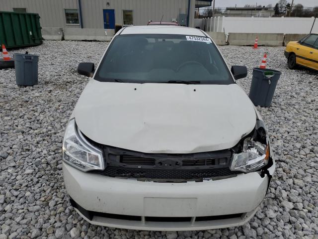 1FAHP3FN5AW228910 - 2010 FORD FOCUS SE WHITE photo 5