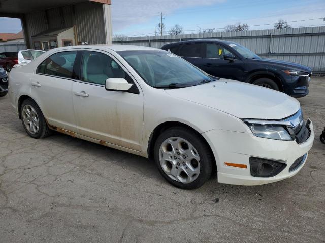 3FAHP0HG0BR310626 - 2011 FORD FUSION SE WHITE photo 4