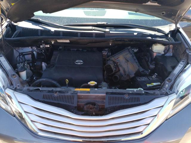 5TDDK3DC5FS116995 - 2015 TOYOTA SIENNA XLE GRAY photo 12