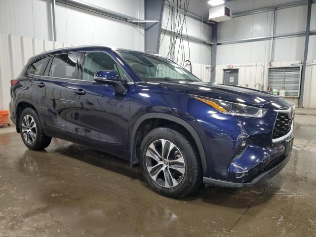 5TDGZRBH1MS122672 - 2021 TOYOTA HIGHLANDER XLE BLUE photo 4