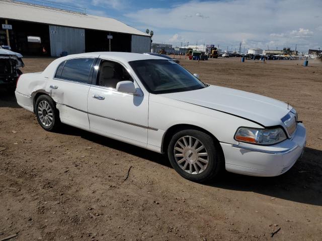 1LNHM81W83Y618676 - 2003 LINCOLN TOWN CAR EXECUTIVE WHITE photo 4