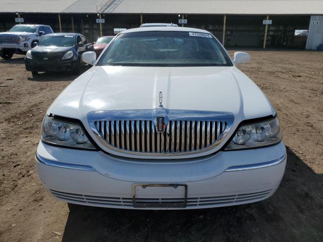 1LNHM81W83Y618676 - 2003 LINCOLN TOWN CAR EXECUTIVE WHITE photo 5