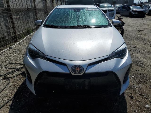 5YFBURHE6HP593995 - 2017 TOYOTA COROLLA L SILVER photo 5