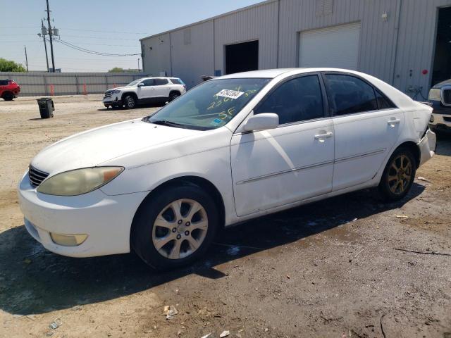 4T1BE32K25U609645 - 2005 TOYOTA CAMRY LE WHITE photo 1