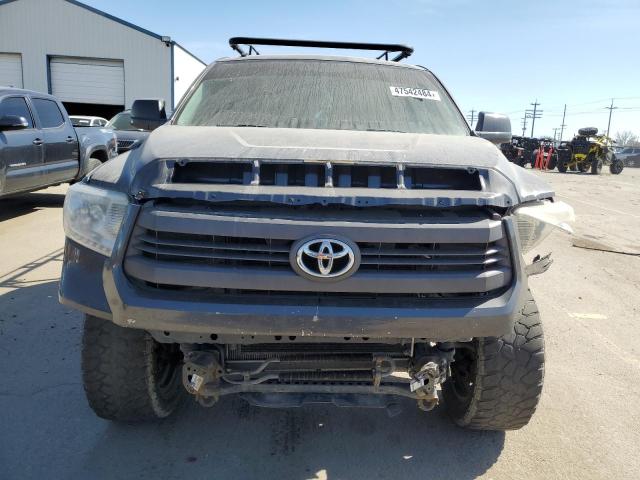 5TFRM5F19FX086949 - 2015 TOYOTA TUNDRA DOUBLE CAB SR/SR5 GRAY photo 5