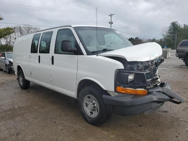 1GCWGGCF1F1177660 - 2015 CHEVROLET EXPRESS G2 WHITE photo 4