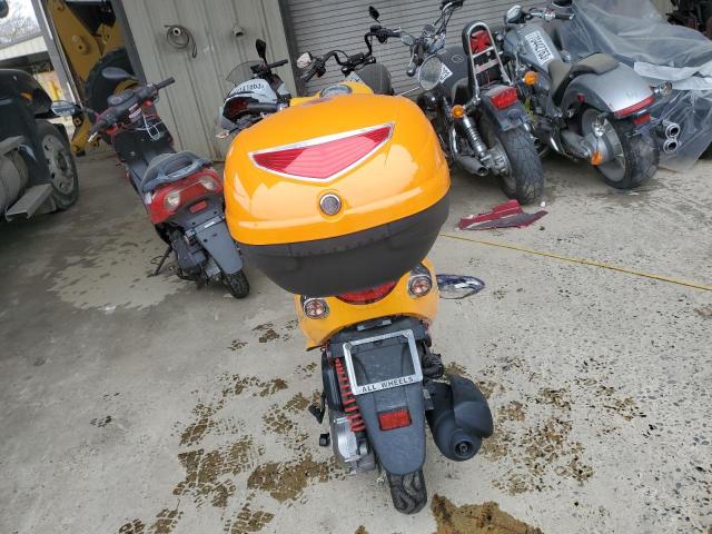 RFVPAP5A5E1116002 - 2014 GENUINE SCOOTER CO. BUDDY 50 YELLOW photo 4