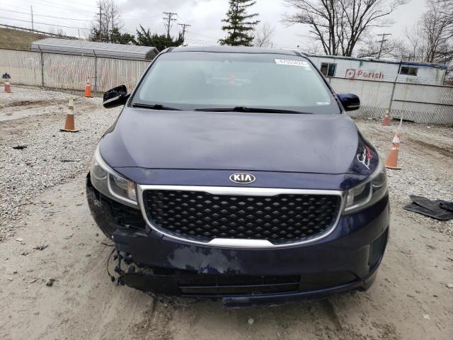 KNDMB5C11J6363211 - 2018 KIA SEDONA LX BLUE photo 5