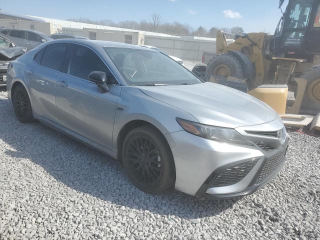 4T1G11AK2RU884980 - 2024 TOYOTA CAMRY SE NIGHT SHADE SILVER photo 4