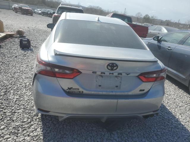 4T1G11AK2RU884980 - 2024 TOYOTA CAMRY SE NIGHT SHADE SILVER photo 6