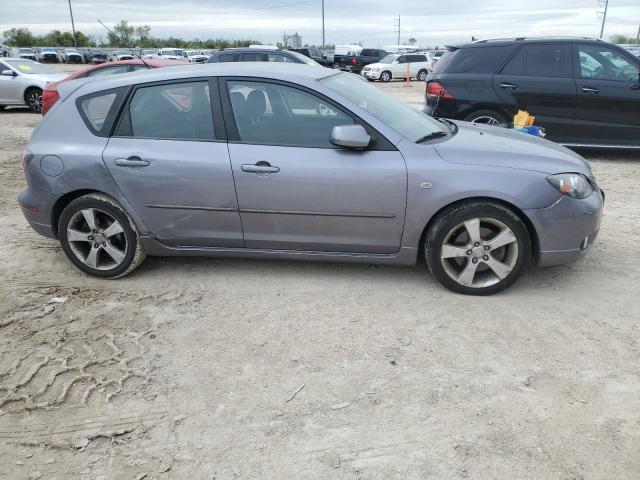 JM1BK143741105924 - 2004 MAZDA 3 HATCHBACK GRAY photo 4