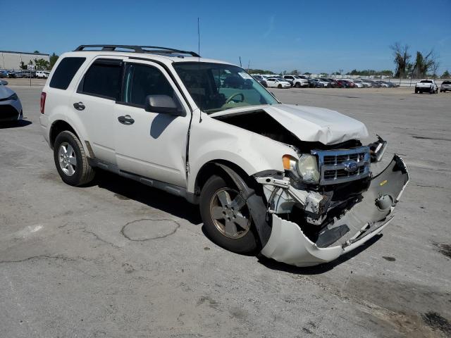 1FMCU0DG6BKB44082 - 2011 FORD ESCAPE XLT WHITE photo 4