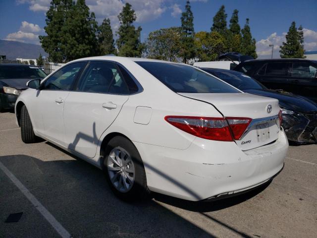 4T4BF1FK7FR447935 - 2015 TOYOTA CAMRY LE WHITE photo 2