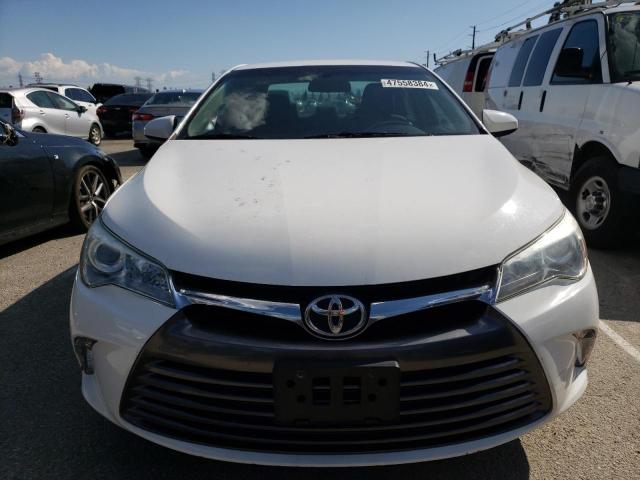 4T4BF1FK7FR447935 - 2015 TOYOTA CAMRY LE WHITE photo 5