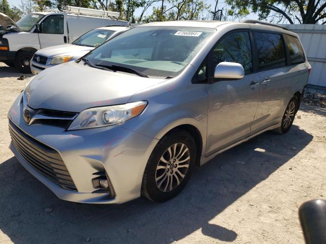 5TDYZ3DC1JS925433 - 2018 TOYOTA SIENNA XLE SILVER photo 1