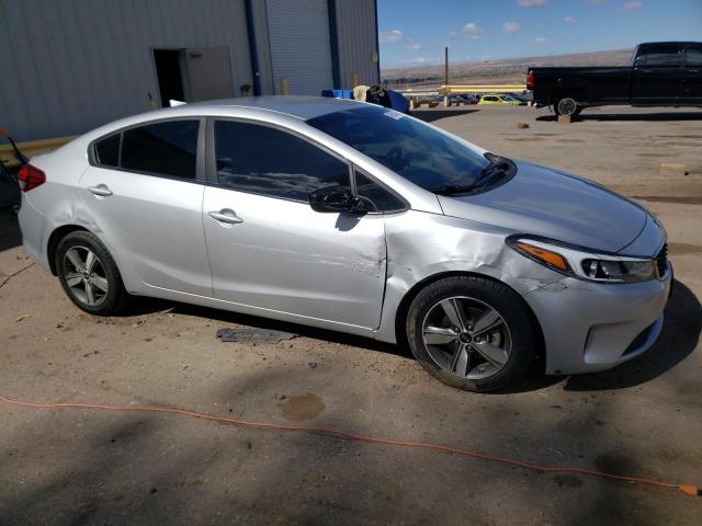 3KPFL4A72JE260753 - 2018 KIA FORTE LX SILVER photo 4