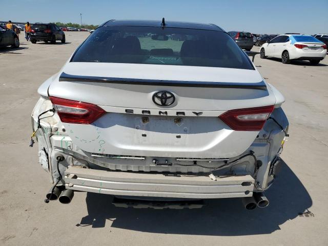 4T1BZ1HK0JU014710 - 2018 TOYOTA CAMRY XSE WHITE photo 6