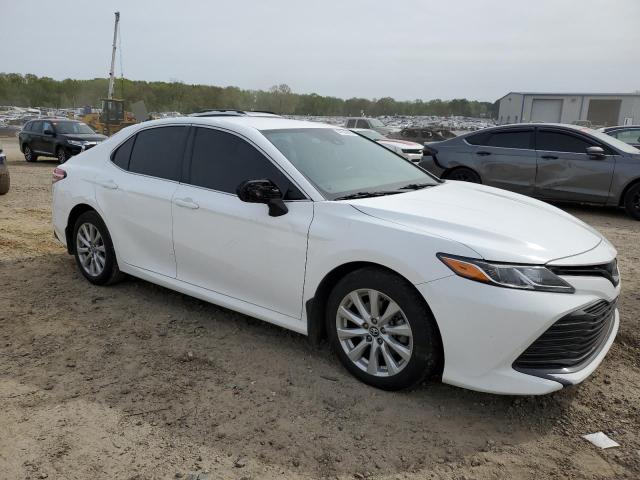 4T1B11HK1JU629144 - 2018 TOYOTA CAMRY L WHITE photo 4