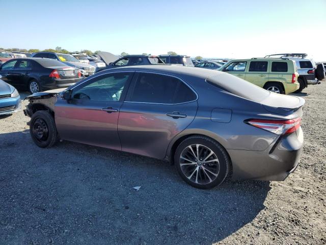 4T1B11HK1JU575697 - 2018 TOYOTA CAMRY L GRAY photo 2