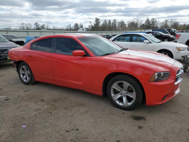 2C3CDXBG5EH363387 - 2014 DODGE CHARGER SE RED photo 4