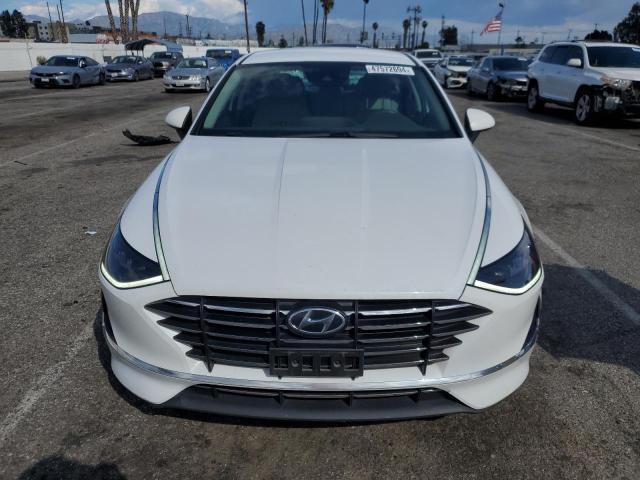 5NPEG4JA0MH123242 - 2021 HYUNDAI SONATA SE WHITE photo 5