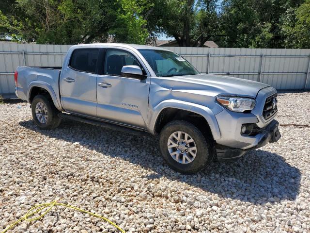 5TFAZ5CN0HX050897 - 2017 TOYOTA TACOMA DOUBLE CAB SILVER photo 4