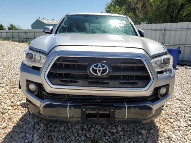 5TFAZ5CN0HX050897 - 2017 TOYOTA TACOMA DOUBLE CAB SILVER photo 5