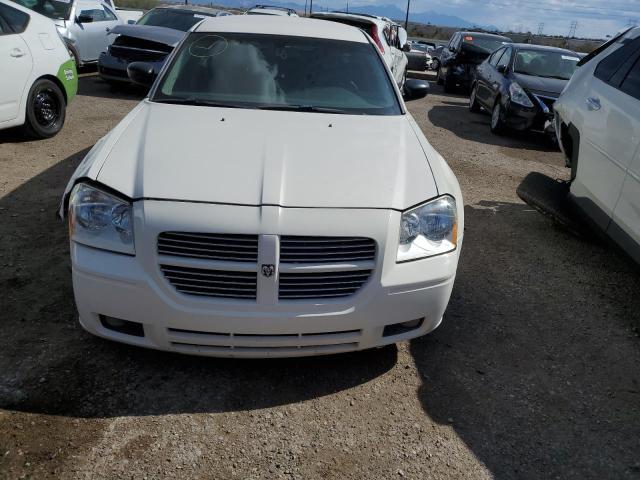 2D4FV47V27H894919 - 2007 DODGE MAGNUM SXT WHITE photo 5