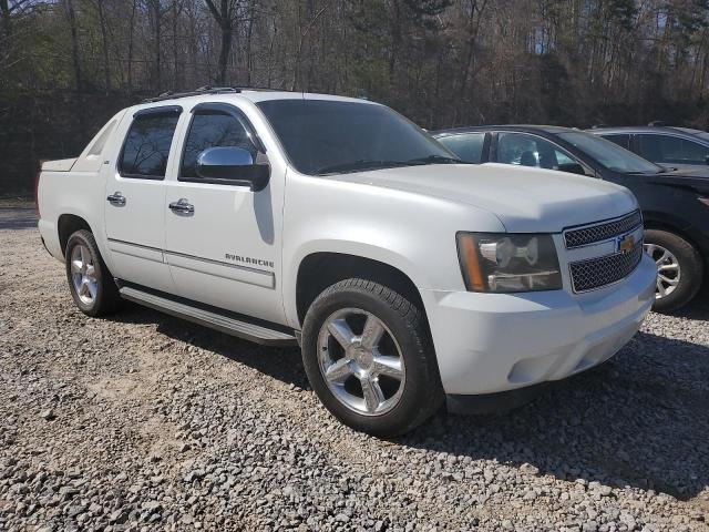 3GNMCGE08CG299710 - 2012 CHEVROLET AVALANCHE LTZ WHITE photo 4