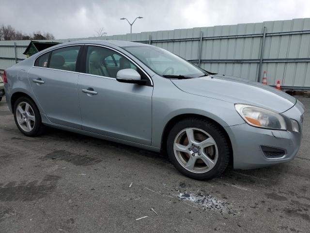 YV1612FS3D1216527 - 2013 VOLVO S60 T5 SILVER photo 4