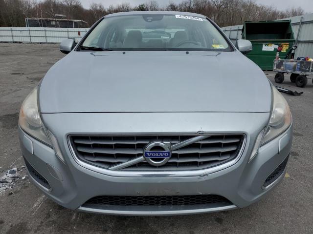 YV1612FS3D1216527 - 2013 VOLVO S60 T5 SILVER photo 5