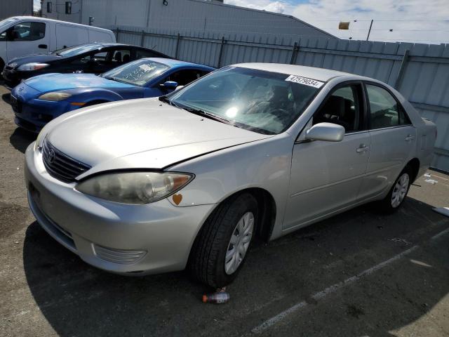 4T1BE32K25U970714 - 2005 TOYOTA CAMRY LE GRAY photo 1