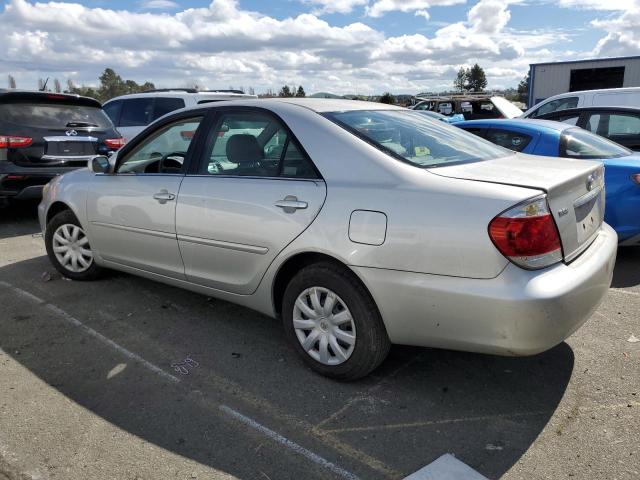 4T1BE32K25U970714 - 2005 TOYOTA CAMRY LE GRAY photo 2