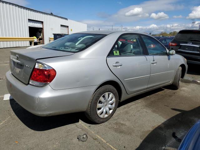 4T1BE32K25U970714 - 2005 TOYOTA CAMRY LE GRAY photo 3