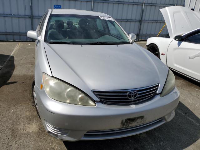 4T1BE32K25U970714 - 2005 TOYOTA CAMRY LE GRAY photo 5