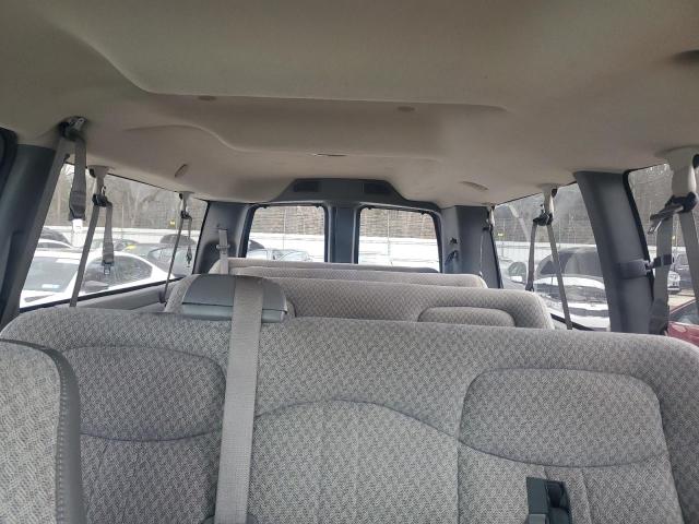 1GAHG39U641208561 - 2004 CHEVROLET EXPRESS G3 WHITE photo 10