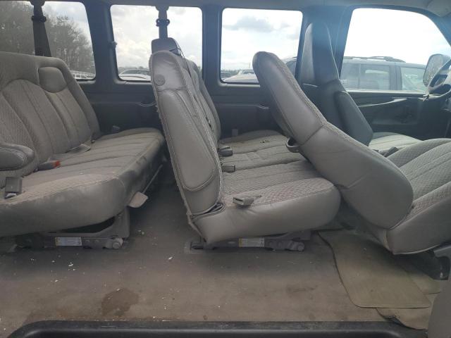 1GAHG39U641208561 - 2004 CHEVROLET EXPRESS G3 WHITE photo 11