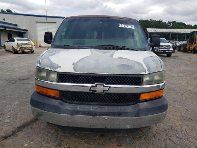 1GAHG39U641208561 - 2004 CHEVROLET EXPRESS G3 WHITE photo 5