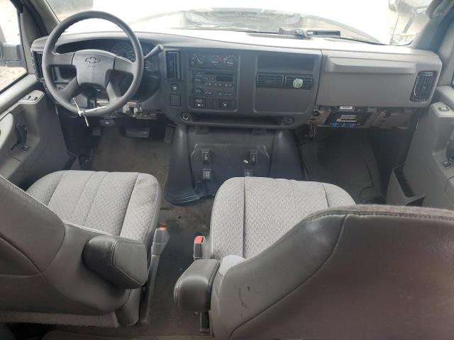 1GAHG39U641208561 - 2004 CHEVROLET EXPRESS G3 WHITE photo 8