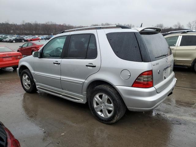 4JGAB57E05A520970 - 2005 MERCEDES-BENZ ML 350 SILVER photo 2