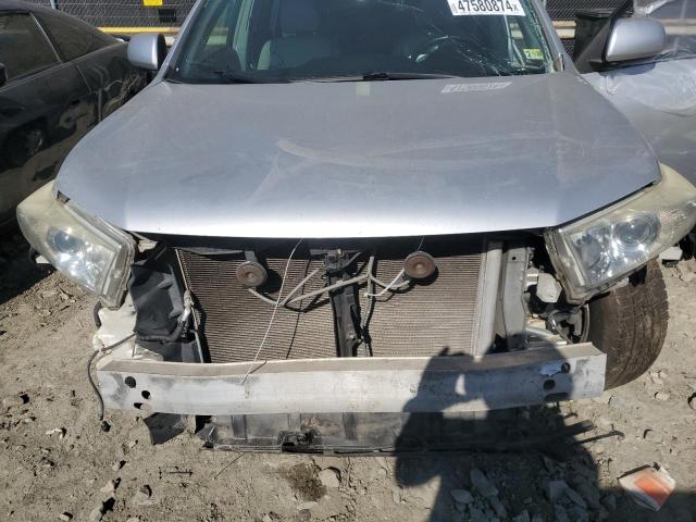 5TDZK3EH1BS041920 - 2011 TOYOTA HIGHLANDER BASE SILVER photo 12