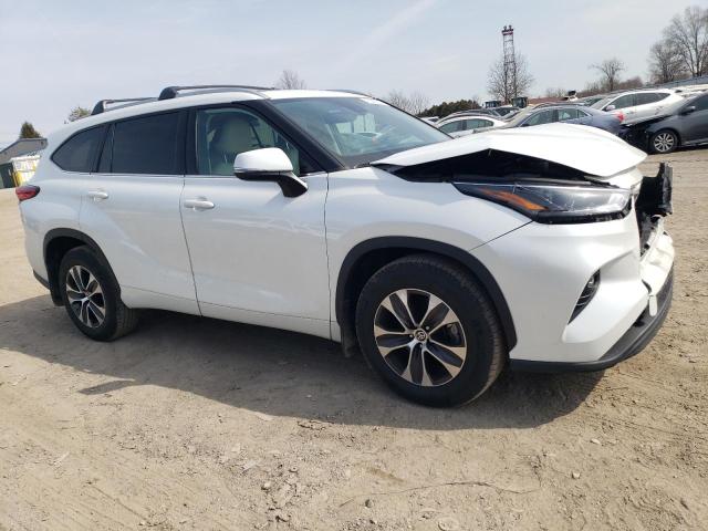5TDHZRBH2NS161082 - 2022 TOYOTA HIGHLANDER XLE 白色 照片 4