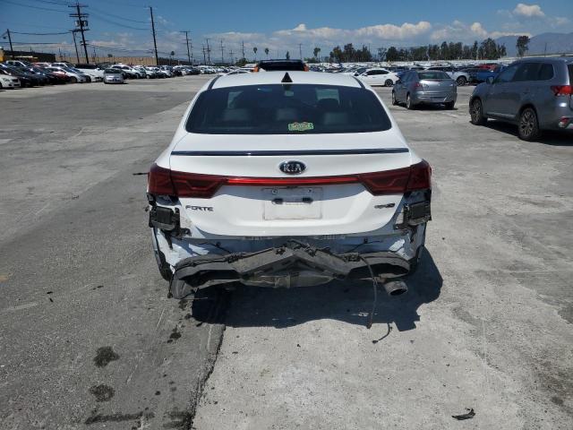 3KPF34AD0LE247427 - 2020 KIA FORTE GT LINE WHITE photo 6