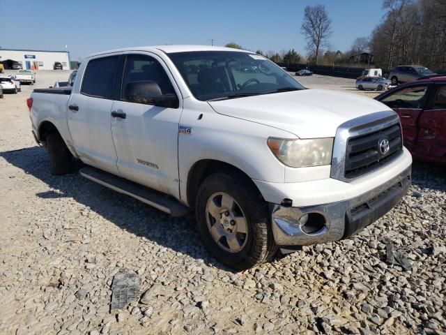 5TFEY5F16AX090372 - 2010 TOYOTA TUNDRA CREWMAX SR5 WHITE photo 4