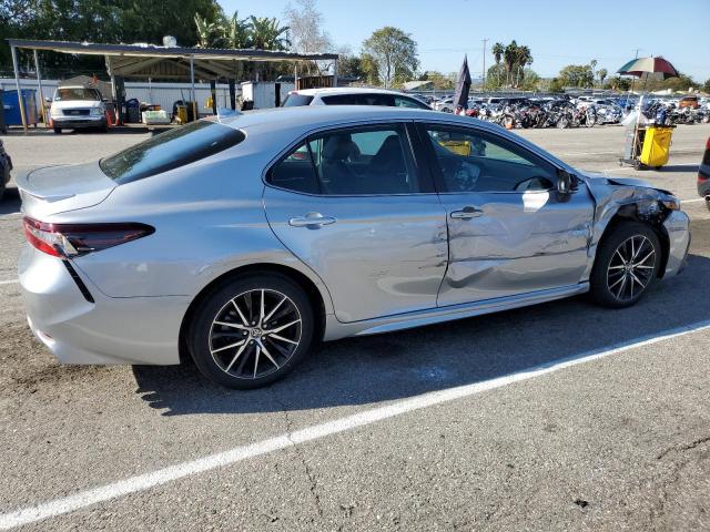 4T1G11AK8PU766879 - 2023 TOYOTA CAMRY SE NIGHT SHADE SILVER photo 3