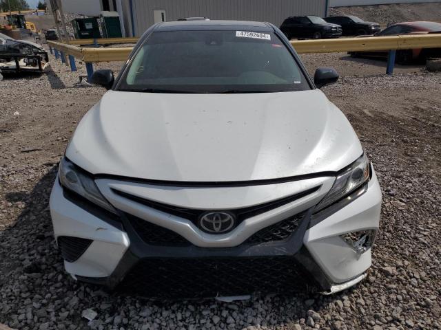 4T1B61HK9KU259693 - 2019 TOYOTA CAMRY XSE WHITE photo 5