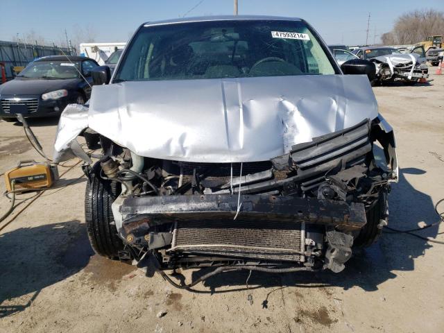 2D4RN4DE7AR377294 - 2010 DODGE GRAND CARA SE SILVER photo 5