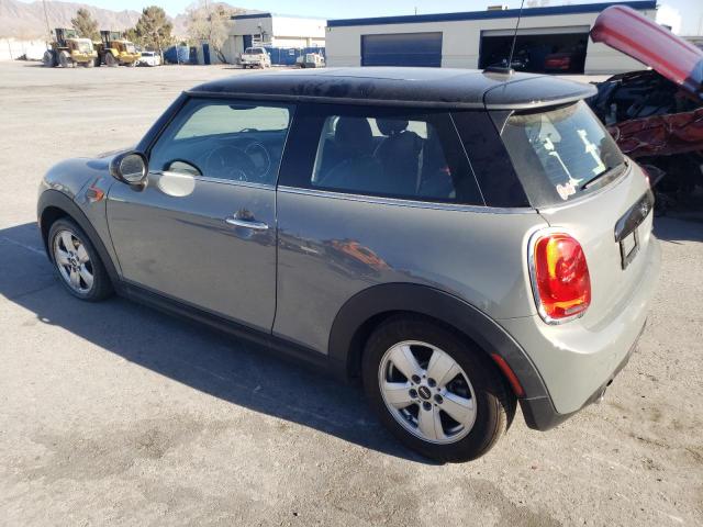 WMWXP5C33H3C64644 - 2017 MINI COOPER GRAY photo 2