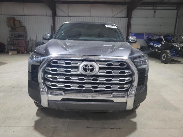 5TFMA5ECXPX015038 - 2023 TOYOTA TUNDRA CREWMAX PLATINUM 灰色 照片 5