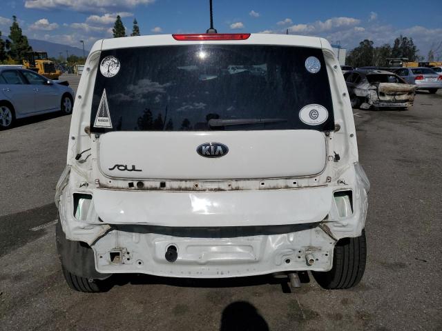 KNDJN2A20J7532858 - 2018 KIA SOUL WHITE photo 6